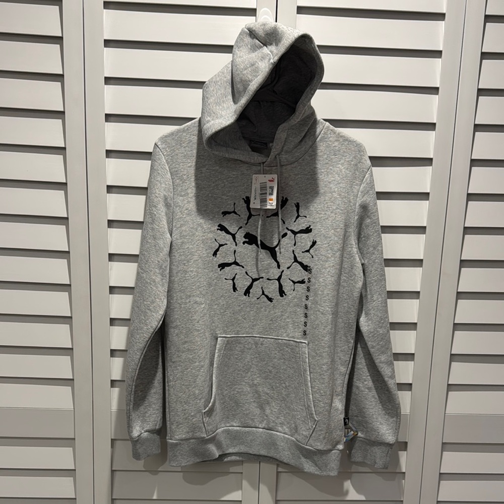 Puma Men’s NWT Gray Hoodie Sweatshirt with front Puma Design.